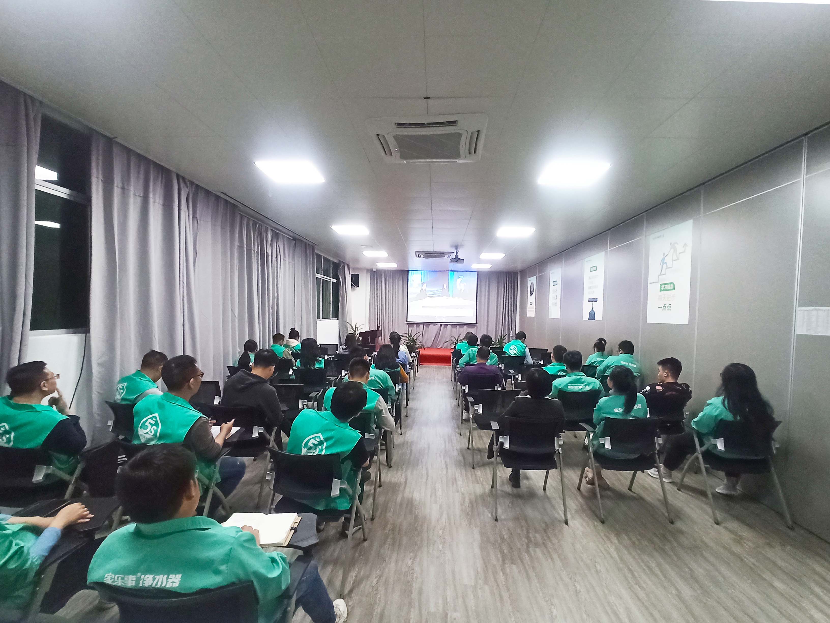 組織員工集體觀看315晚會，這家公司真“奇葩”！